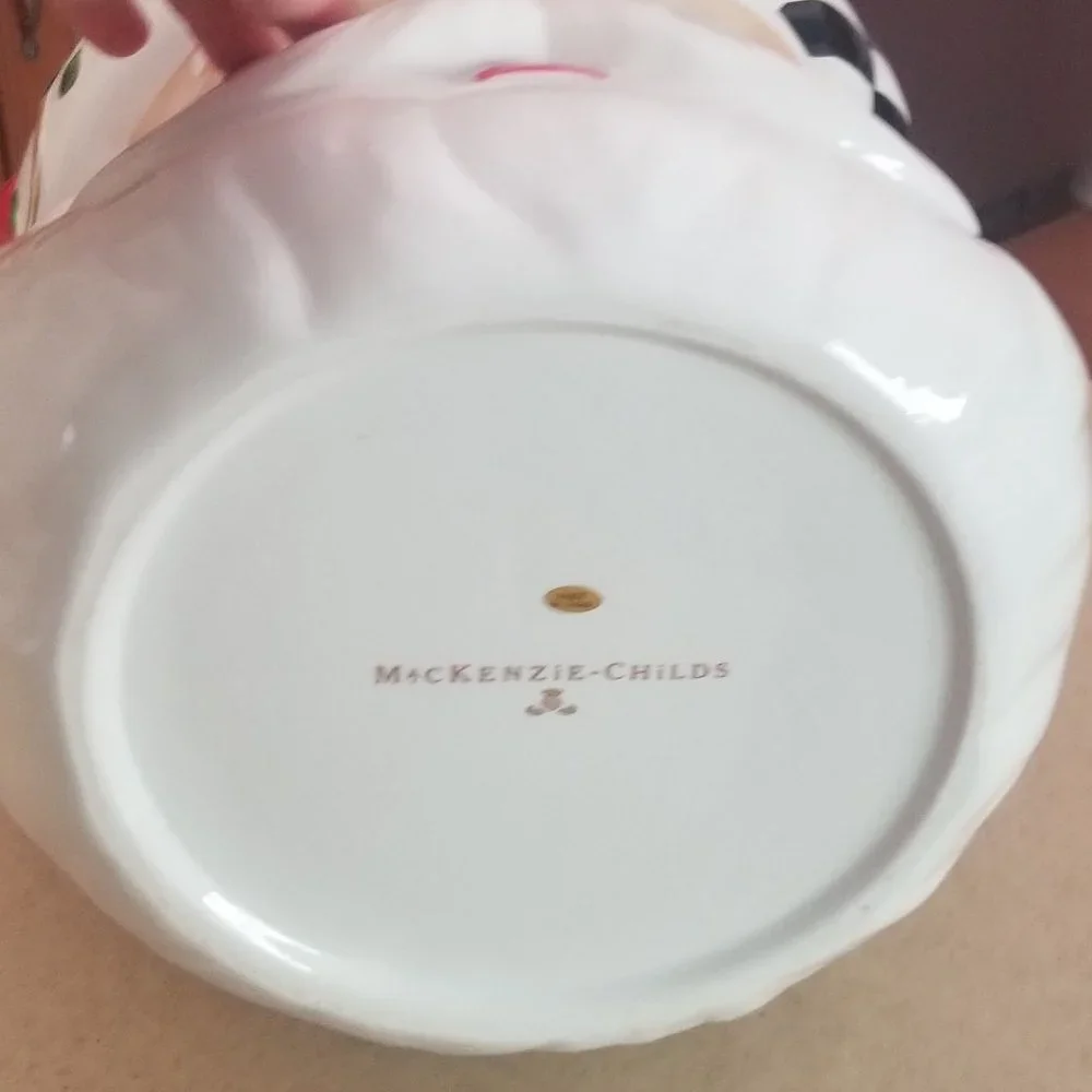 RARE MACKENZIE CHILDS SANTA COURTLY CHECK CHRISTMAS HOLIDAY PLANTER POT DECOR